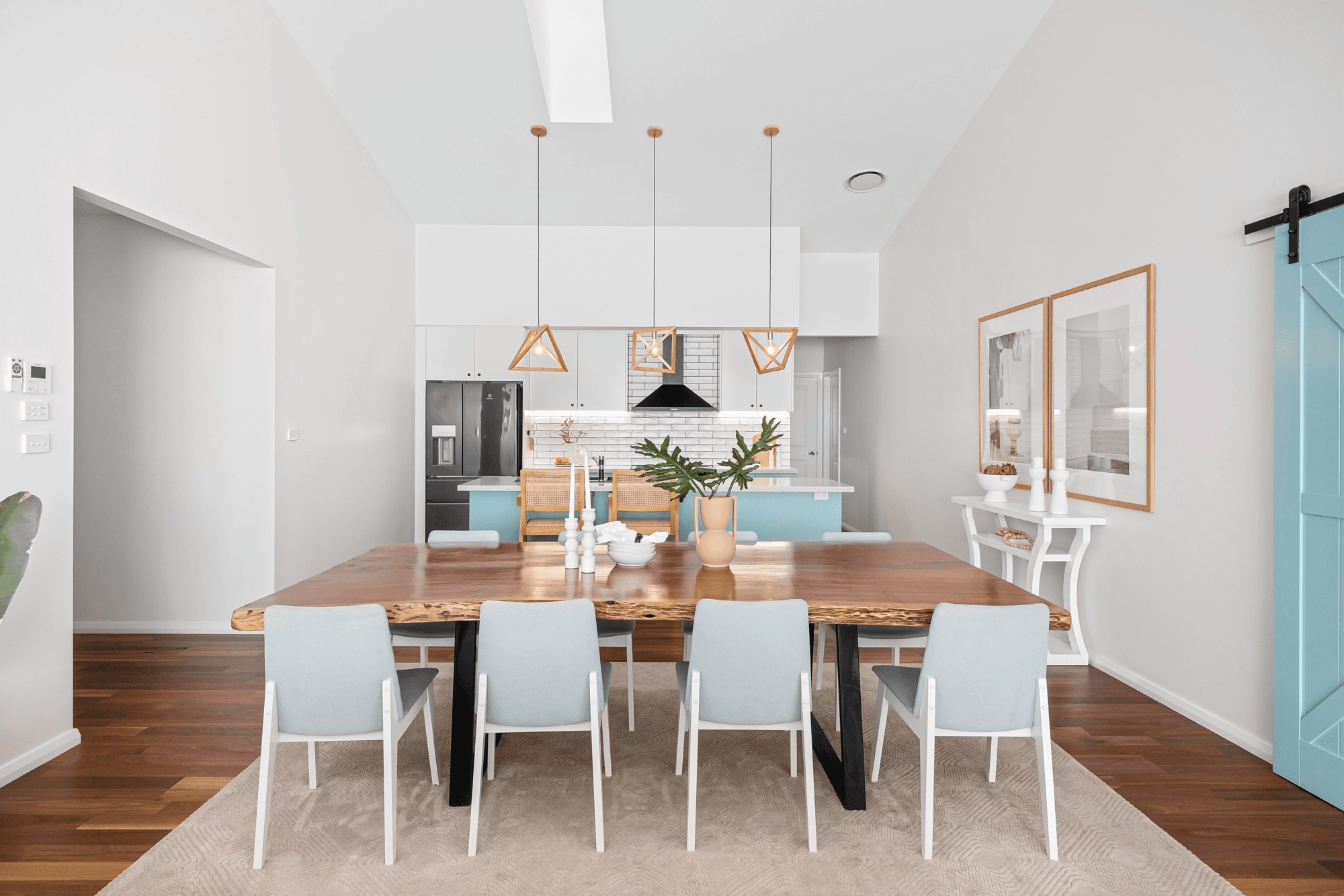Interior cálido de una vivienda gestionada por Winahost